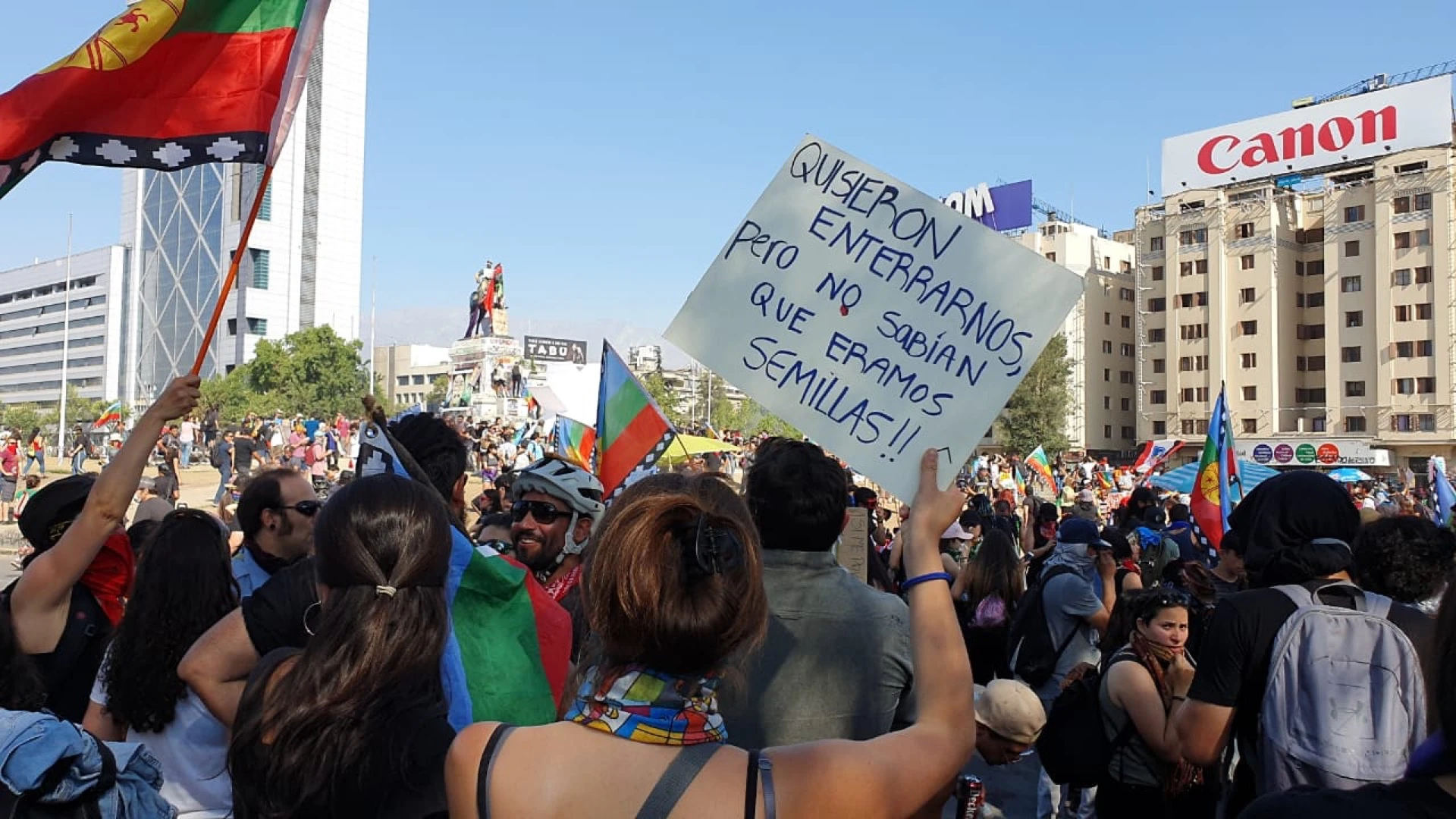 Manifestantes expresándose en Chile. 