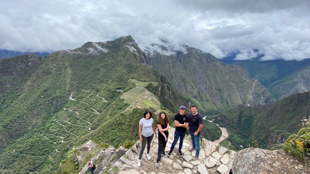 Diciembre en Perú. Llegando al final de la travesía, Los Rodriguez hicieron escala en Machu Picchu.