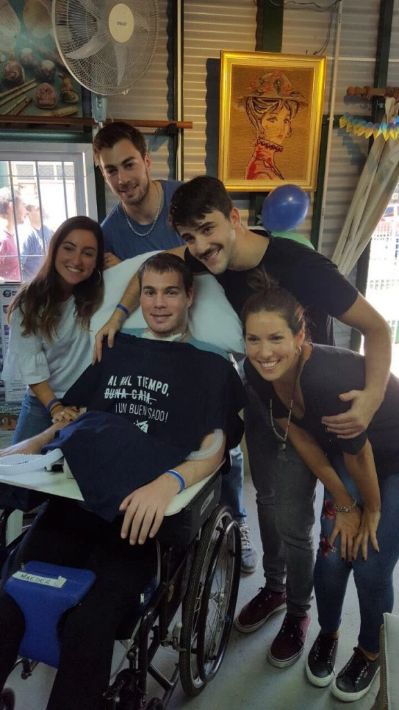 Voluntarios de Cuerdas Azules acompañaron a Nacho durante su larga recuperación tras un accidente.