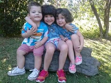 Lourdes (6) con sus hermanos, Leonela (4) y León (2).