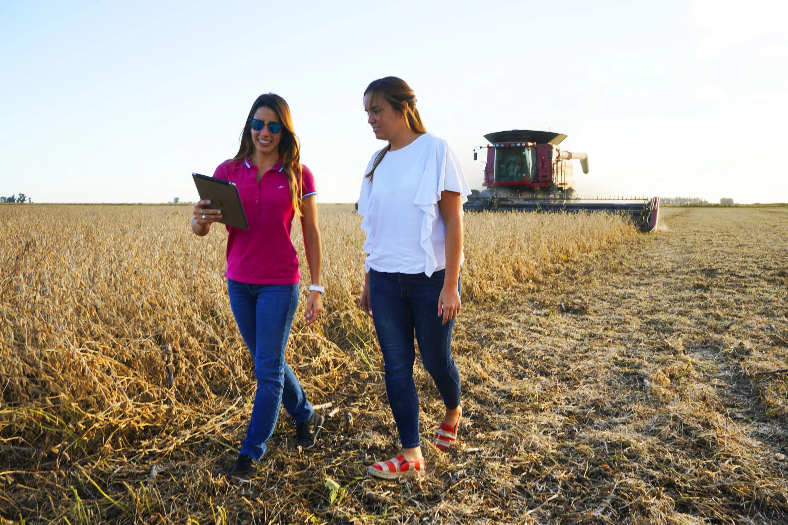 Control de cosecha de soja realizado por integrantes de Agropro, organización miembro de la Red Mujeres Rurales.