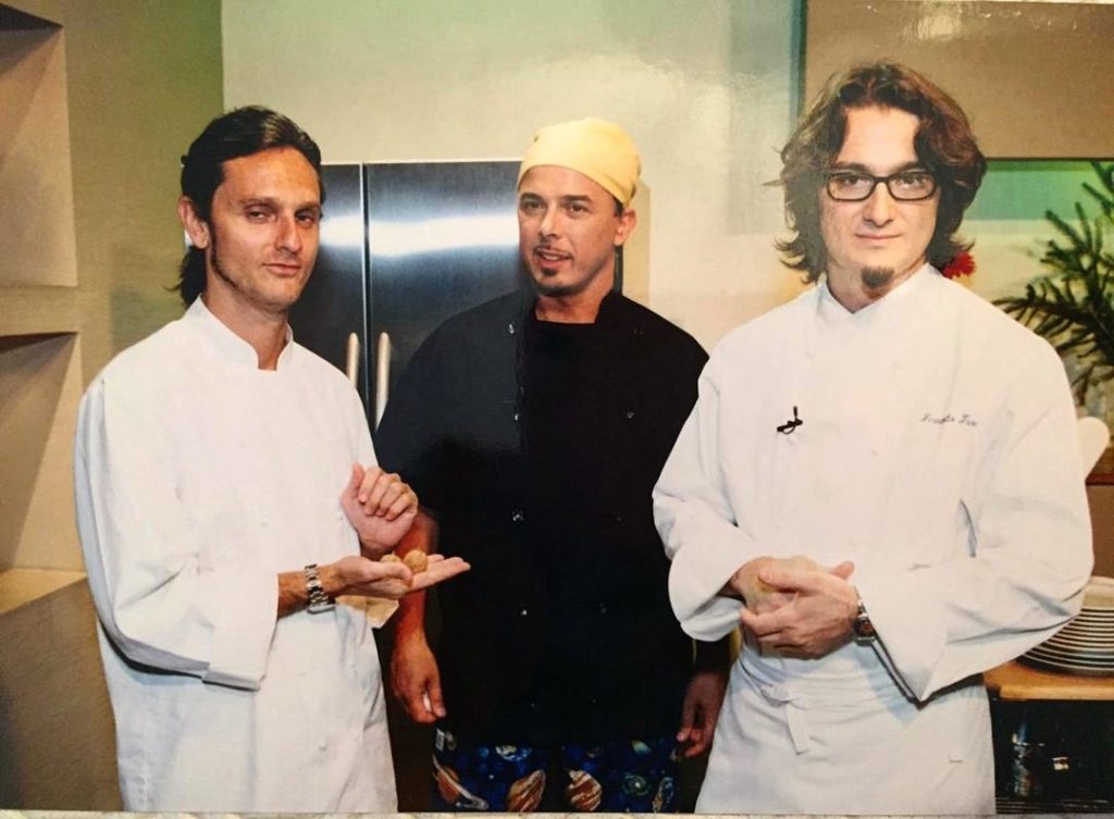 En la cocina, con dos colegas: Donato De Santis y Fernando Trocca.