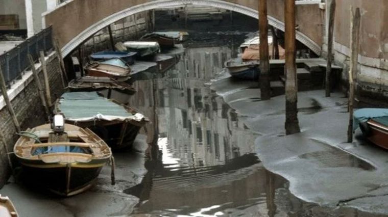 Las impactantes imágenes de los canales de Venecia sin agua – GENTE Online