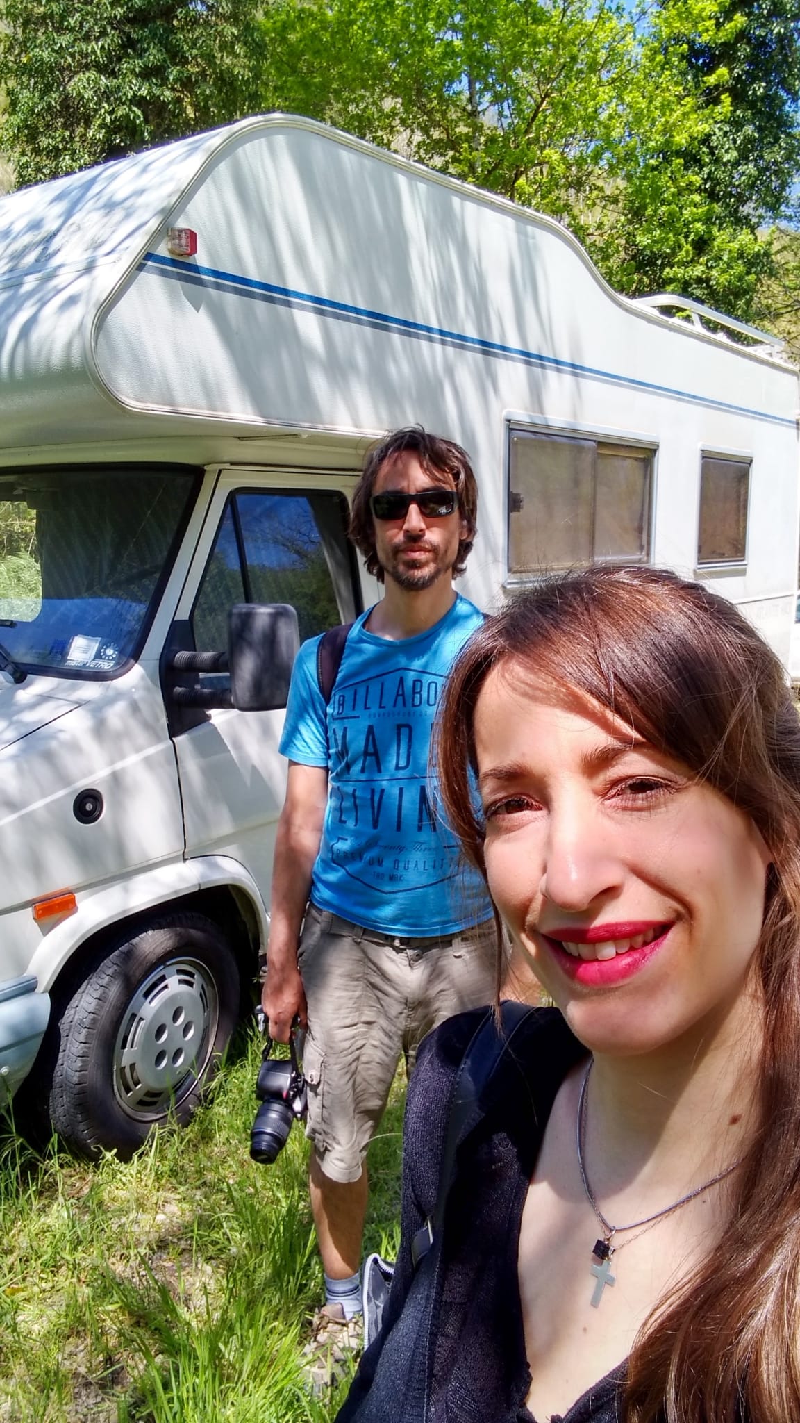 Una pareja de argentinos recorre Italia en su casa rodante y revela la  estafa de las casas a 1 euro – GENTE Online