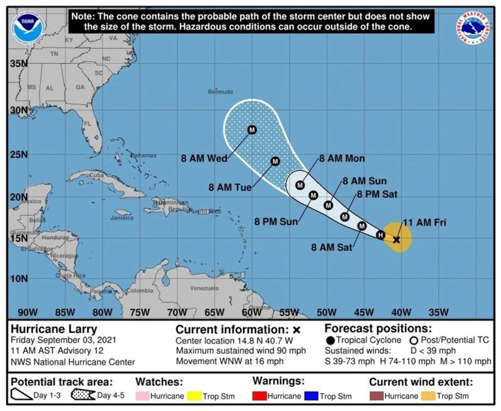 Imagen cedida este viernes por la Oficina Nacional de Administración Oceánica y Atmosférica de Estados Unidos (NOAA), a través del Centro Nacional de Huracanes (NHC), en la que se graficó el pronóstico de cinco días de la trayectoria del huracán Larry en el Atlántico. EFE/