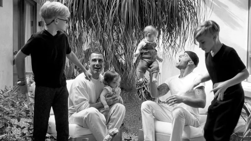 Ricky Martin y una foto a familia completa: con quien fue su ex pareja, Jwan Yosef, su hija más pequeña Lucia, su hijo Renn, y adelante y de negro, los gemelos Valentino y Matteo.
