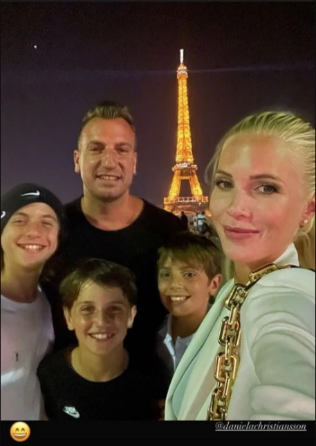Daniela Christiansson con los 3 hijos varones de Maxi López 