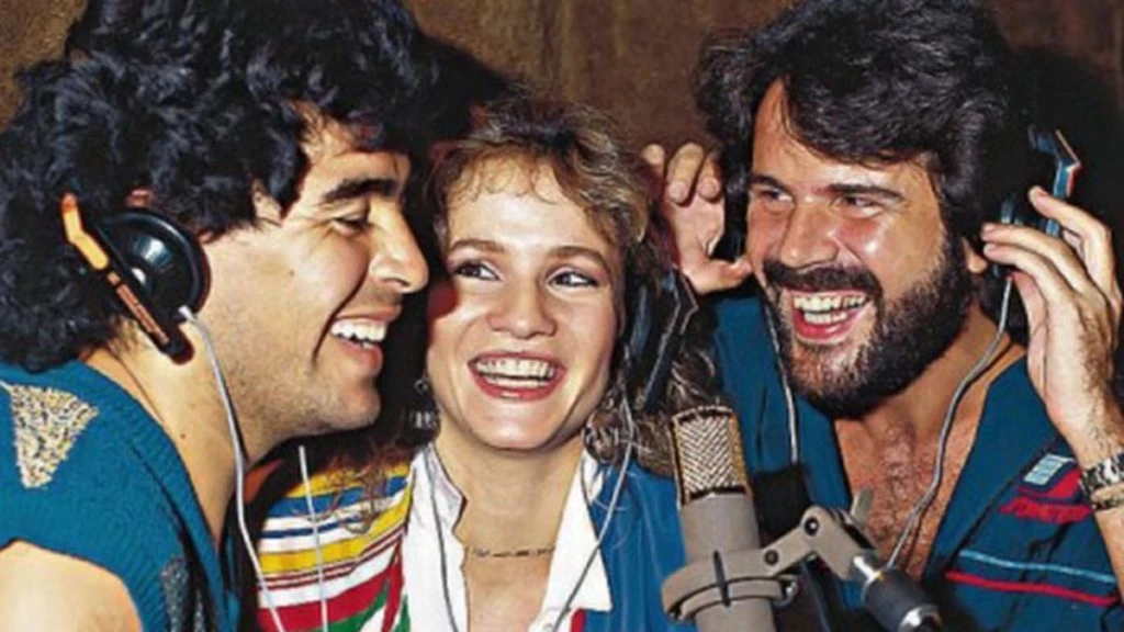 Lucía Galán y Diego Maradona. Foto archivo. 