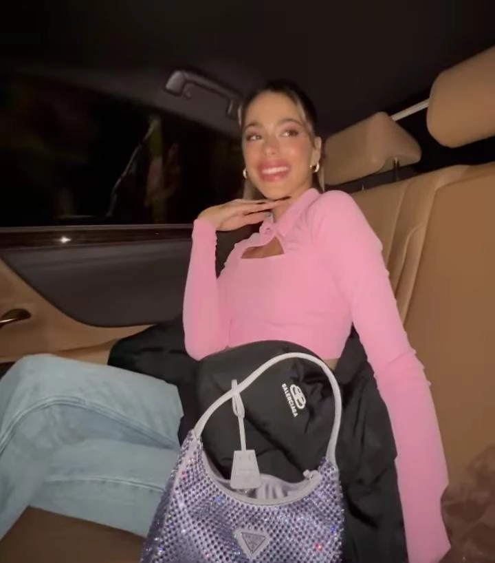 Tini Stoessel en Madrid: la cantante lució un mini bolso Prada de cristales  que cuesta más de 200 mil pesos – GENTE Online
