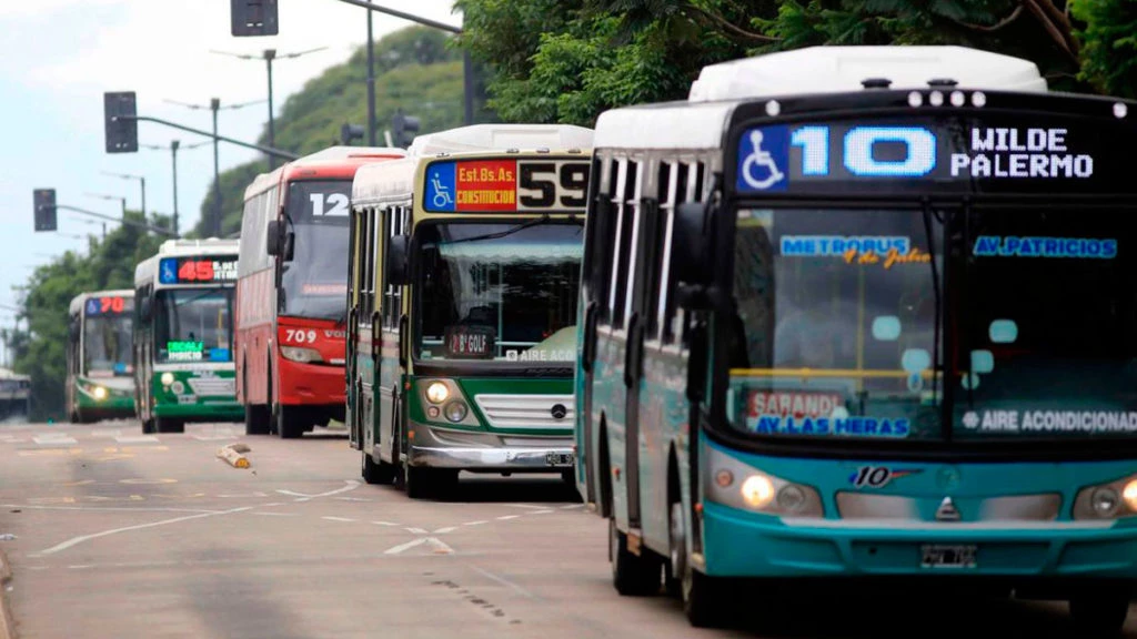 Aumenta el costo de los viajes en colectivo en el Área Metropolitana de Buenos Aires (AMBA).