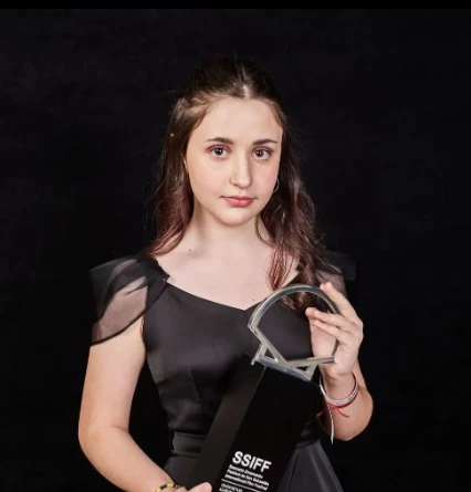 A los 12 años, Renata Lerman, la hija del director de la película El  Suplente, fue premiada en el festival de cine de San Sebastián – GENTE  Online