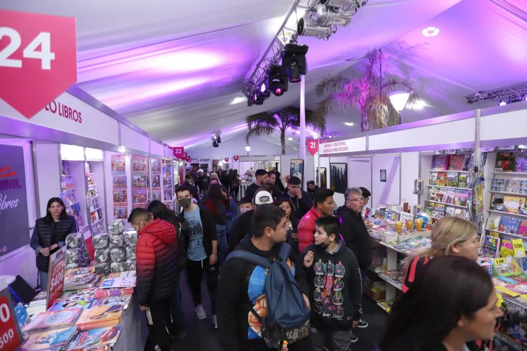 Feria del libro en La Matanza, imágenes de los stands