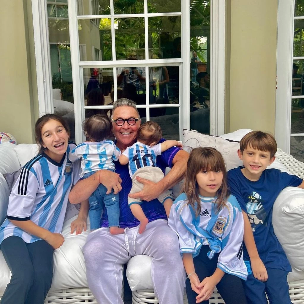 Ricardo Montaner se mostró por primera vez con sus nietos Índigo y Apolo –  GENTE Online