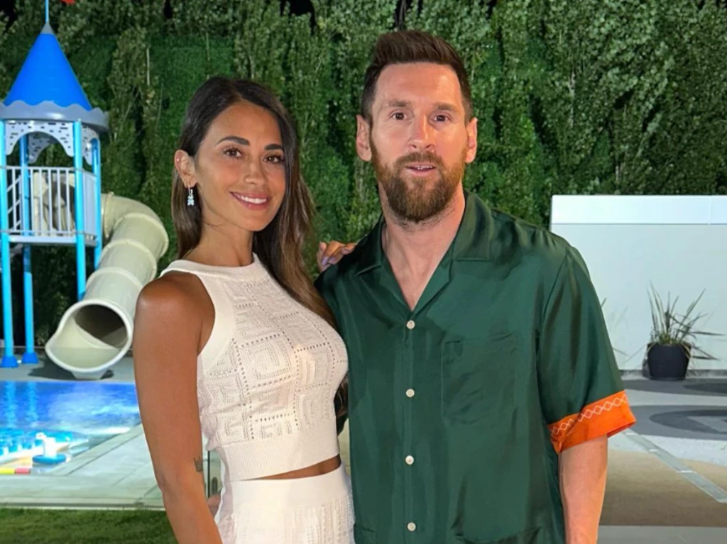 Lionel Messi y su camisa Gucci con la que marcó tendencia en año nuevo.
