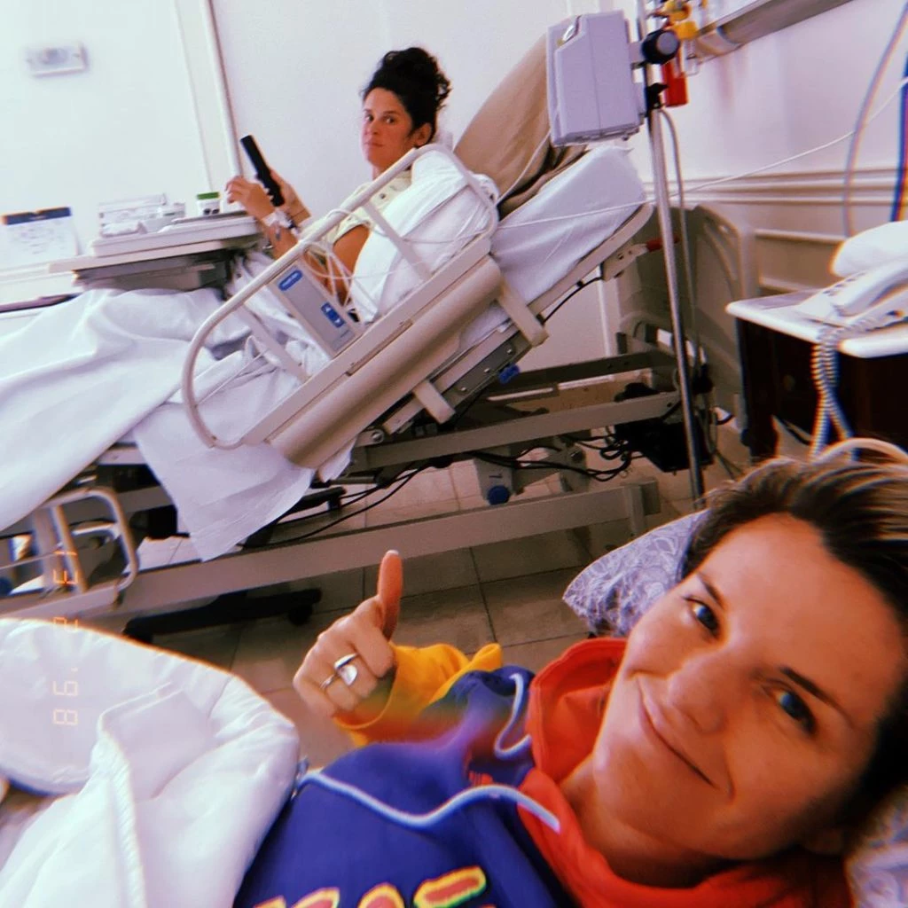 Sofi Elliot y Valentina Godfrid en el hospital. Foto redes sociales.