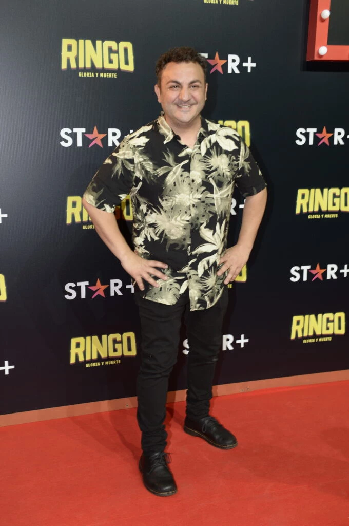 Topa dijo presente en la premiere de Ringo, la serie, en el Luna Park.