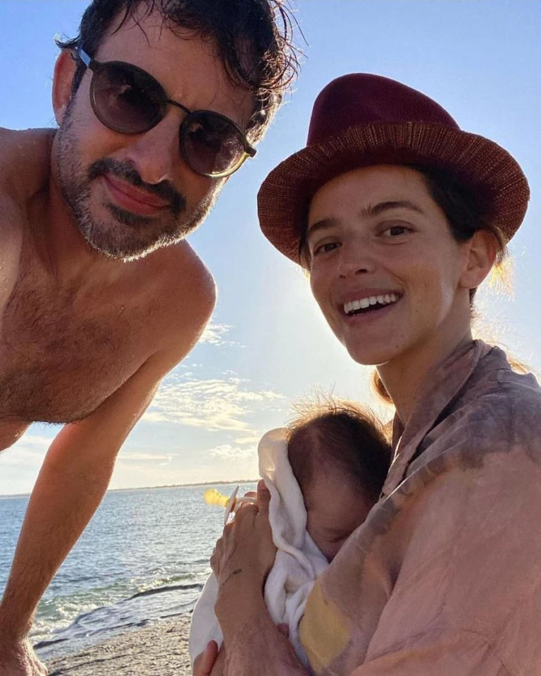 Calu Rivero junto a su pareja y su hijo. Foto redes sociales