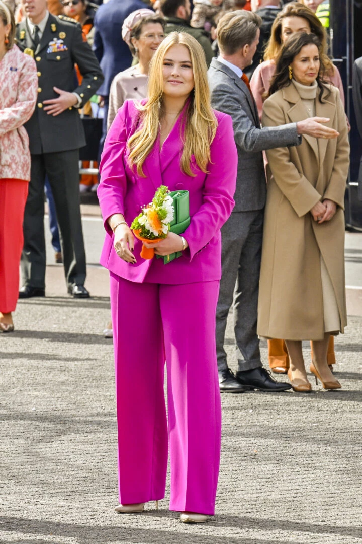 Princess Amalia was very nice to all the people who came to celebrate her father's life. 