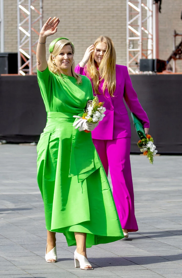 Mother and daughter stood out for vibrant looks. 