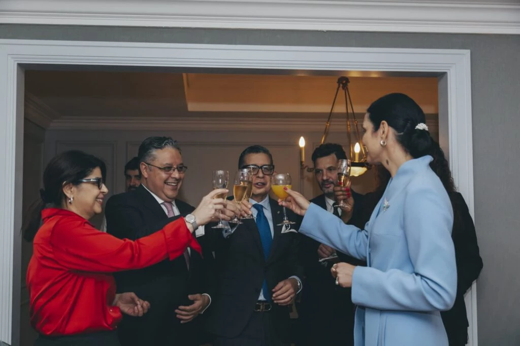 Ginnette Campos Rojas, embajadora de Costa Rica, junto a Ariel Blufstein, relacionista diplomático, Nelson D'Lima, gerente general del Hotel Intercontinental y Signe Zeikate, Primera Dama de Costa Rica, en el brindis