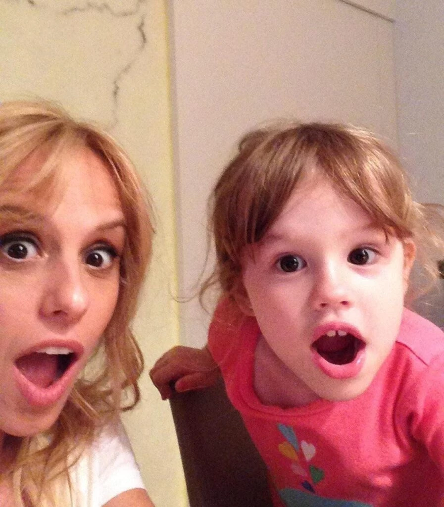 Mariana Fabbiani junto a Matilda de pequeña. Foto redes sociales.