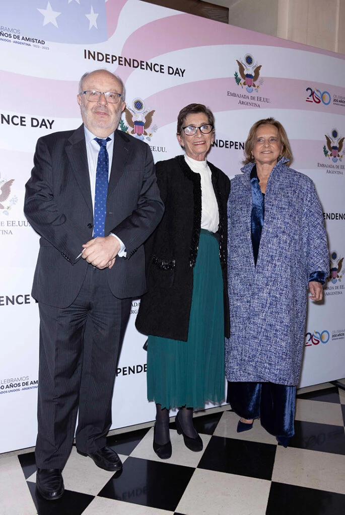 El cónsul general de España, Fernando García Casas, junto a la embajadora de ese país, María Jesús Alonso Jiménez, y Teresa Bulgheroni, presidente de Fundación Malba