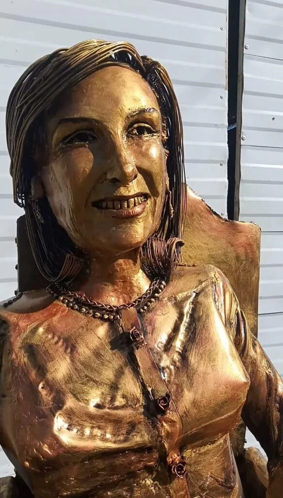 Estatua Mirtha Legrand