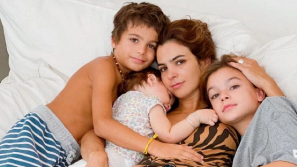 Agustina Cherri con sus hijos. 
