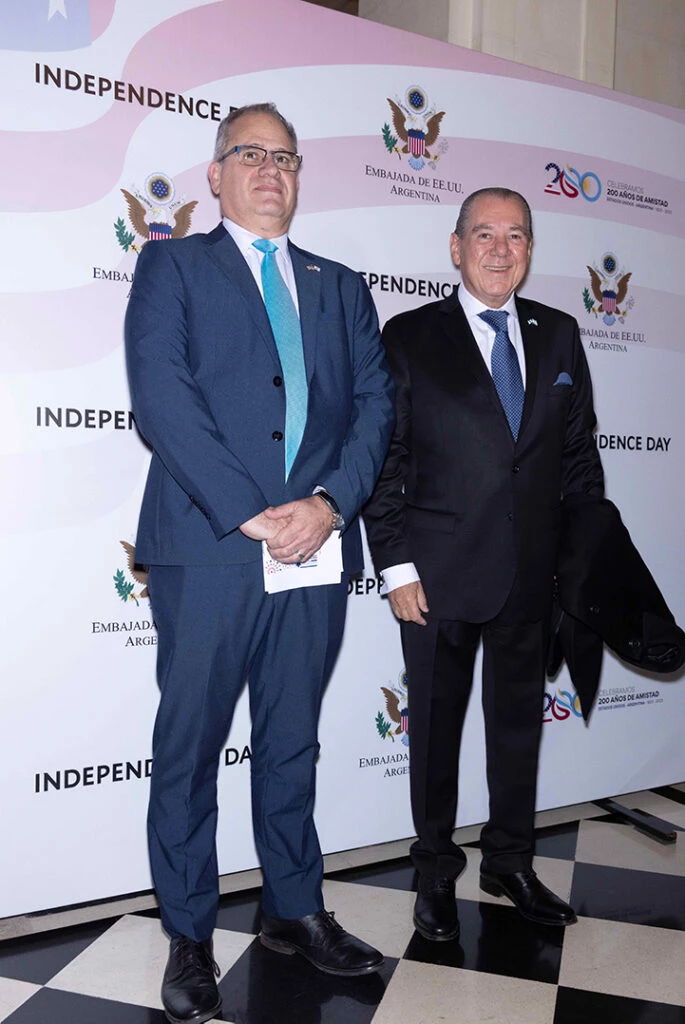 El embajador de Israel, Eyal Sela, junto a Mario Montoto, presidente de la Cámara de Comercio Argentino Israelí, en los festejos por el 247º aniversario de la independencia de Estados Unidos