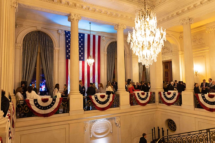 El palacio Bosch, la residencia del embajador de Estados Unidos, en los festejos por el 247º aniversario de la independencia de Estados Unidos