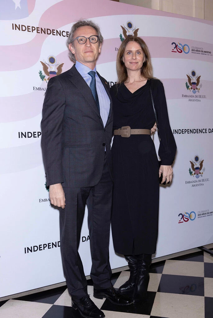 El consejero de la Embajada de Suiza en Argentina, Siro Beltrametti, y su pareja
