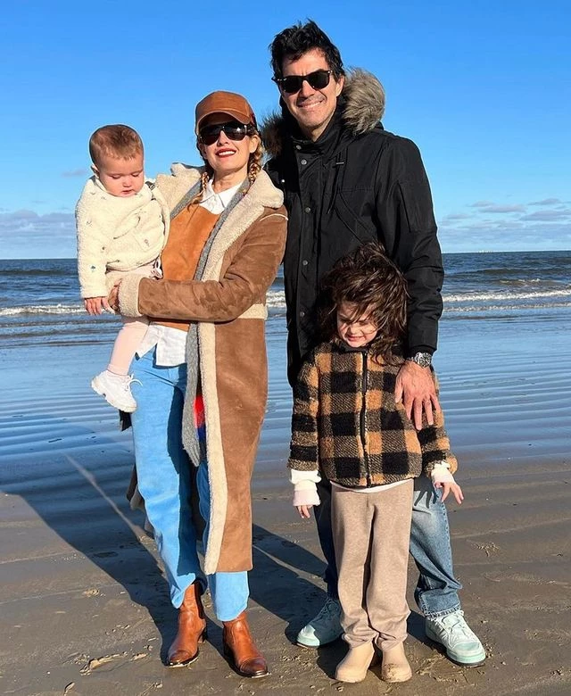 Isabel Macedo junto a su familia. Foto redes sociales. 