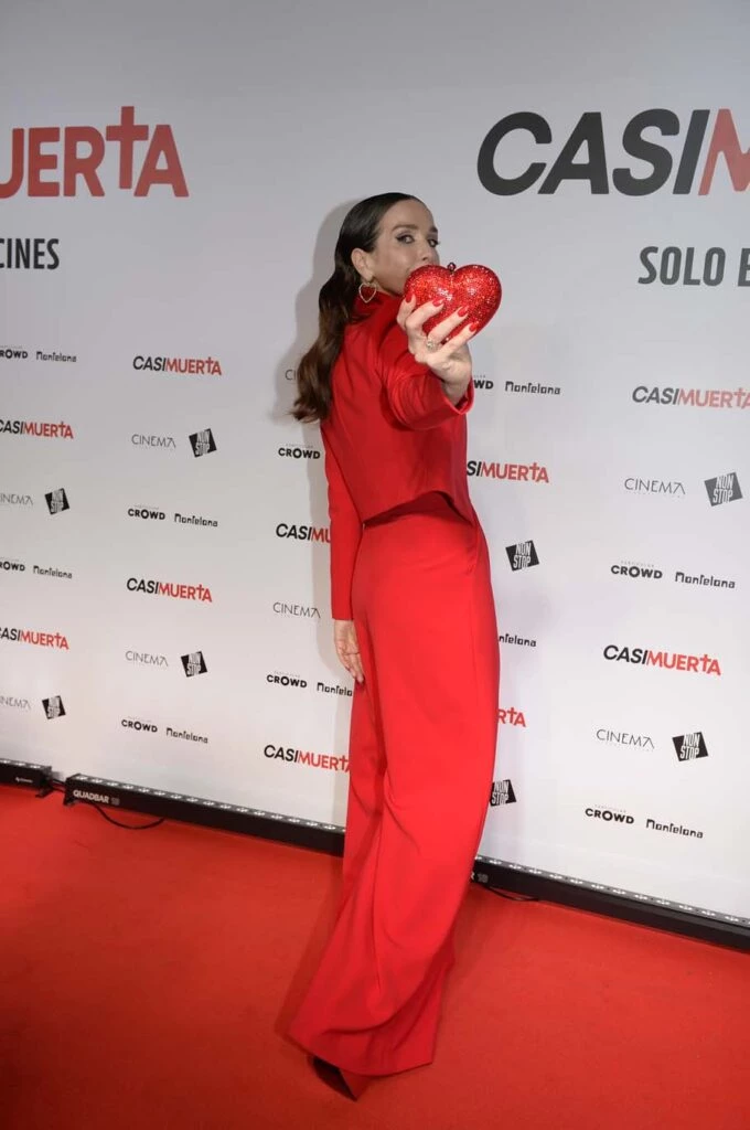 Natalia Oreiro en la alfombra roja de 'Casi Muerta'