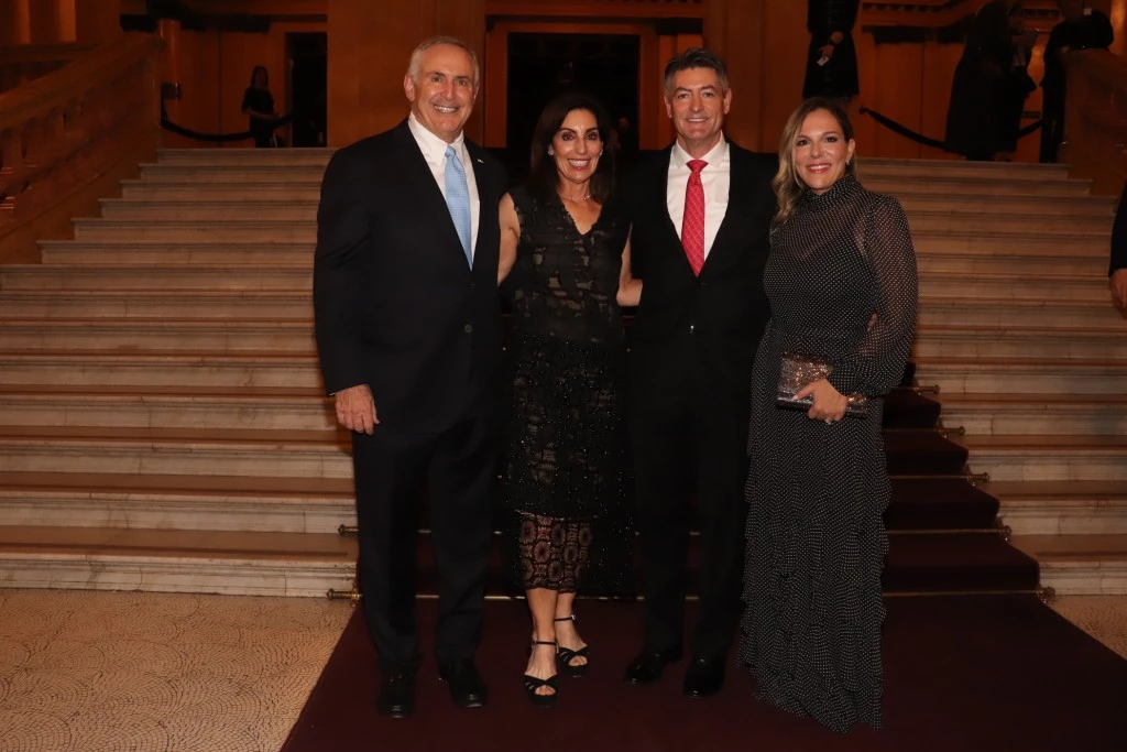 Embajador de los EEUU, Marc Stanley, junto a su esposa Wendy Hillebrand Stanley y el Dir Gral de Chevron para América Latina, Eric Dunning y su esposa.