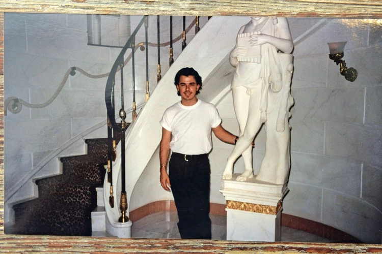 Donato De Santis en la mansión de Versace.

