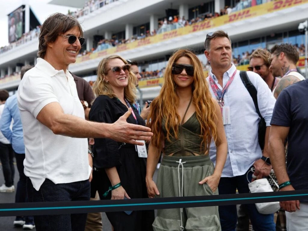 Shakira y Tom Cruise juntos en un evento de Fórmula 1 en Miami. Foto: redes sociales.